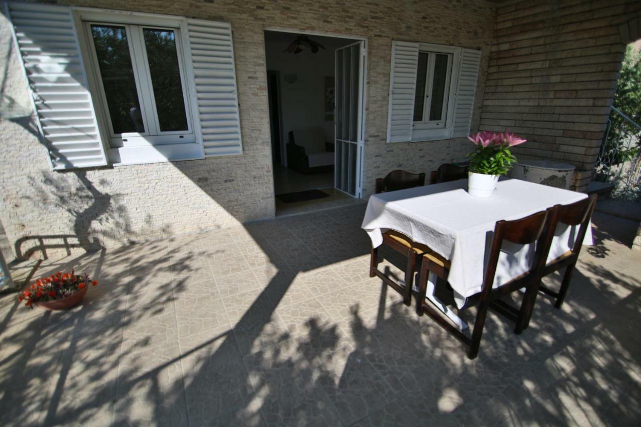 Apartment Rosemary Рогозница Екстериор снимка